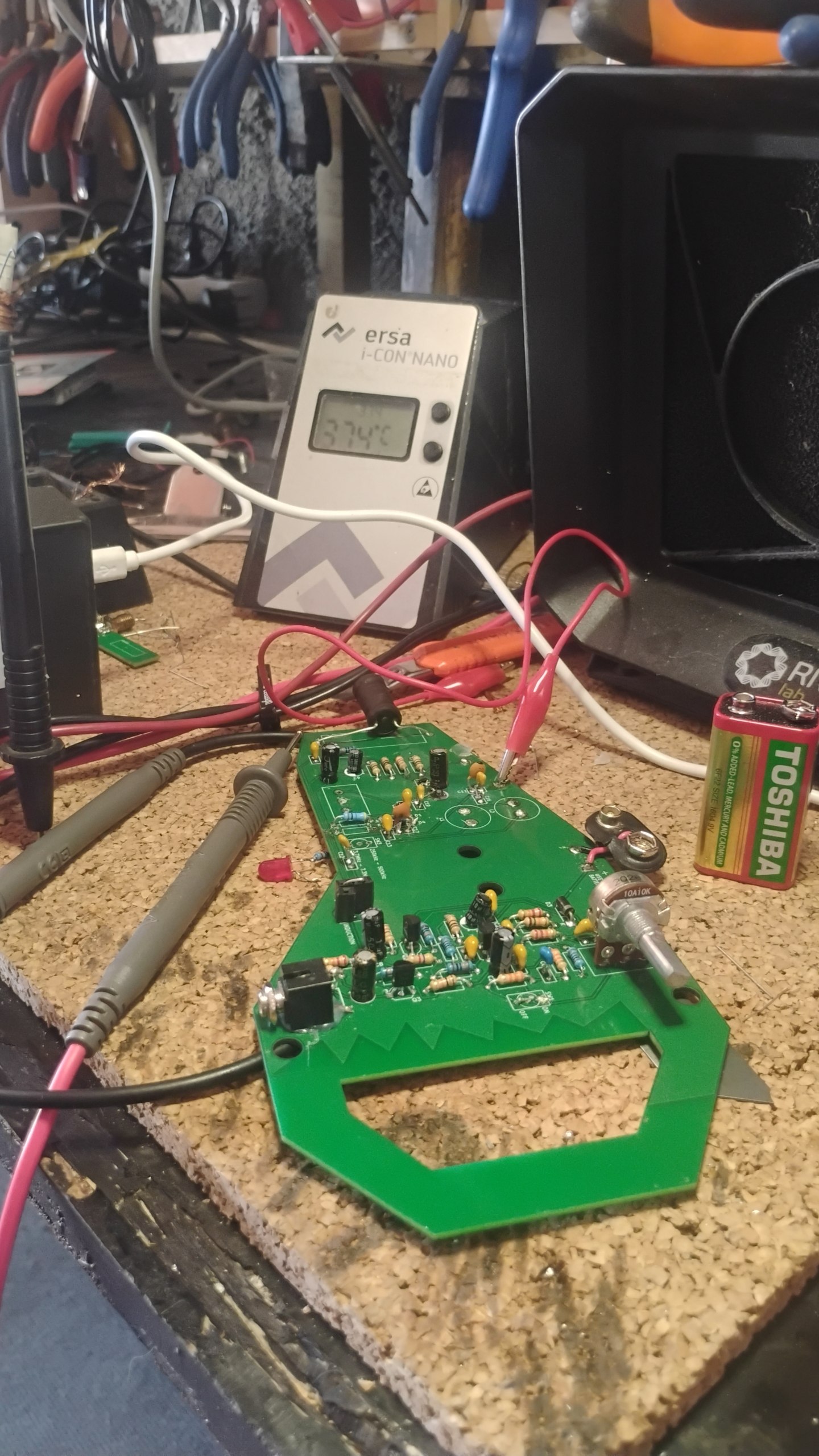 Prototyping the THRESHOLD RECEIVER together with workshop cat Kiki.
